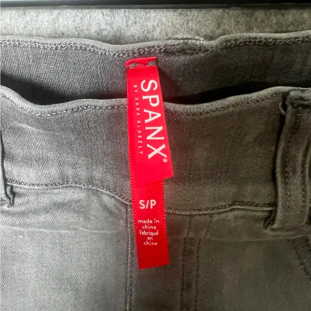 SPANX Woman‎ Small distressed Gray Skinny High Waist Jeans Raw Hem